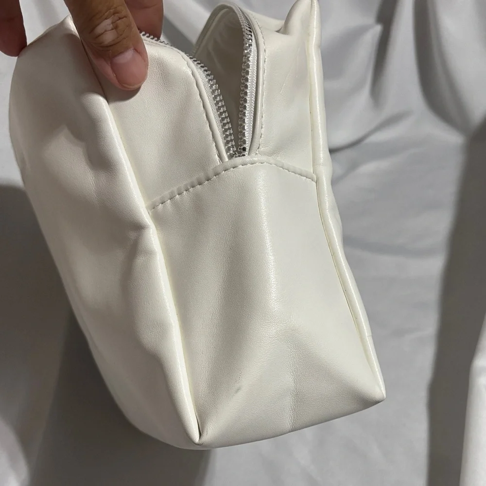 KERASTASE PARIS White Cosmetic Bag